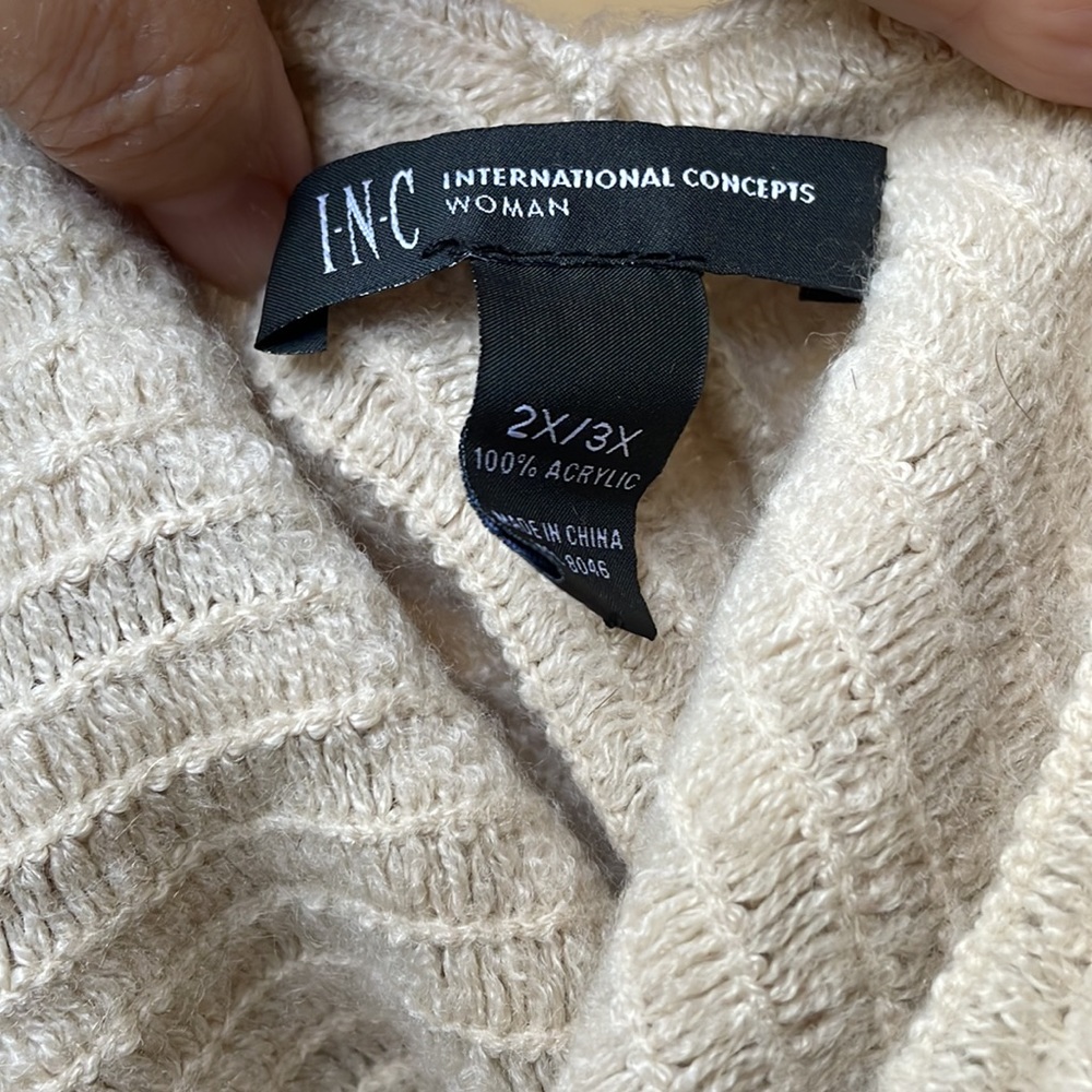 Poncho - Picture 5 of 6